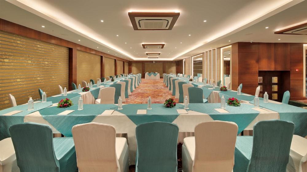 Golden Tulip Essential Jaipur Hotel Bagian luar foto