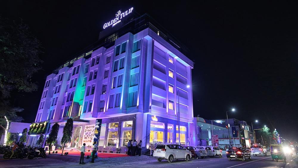 Golden Tulip Essential Jaipur Hotel Bagian luar foto