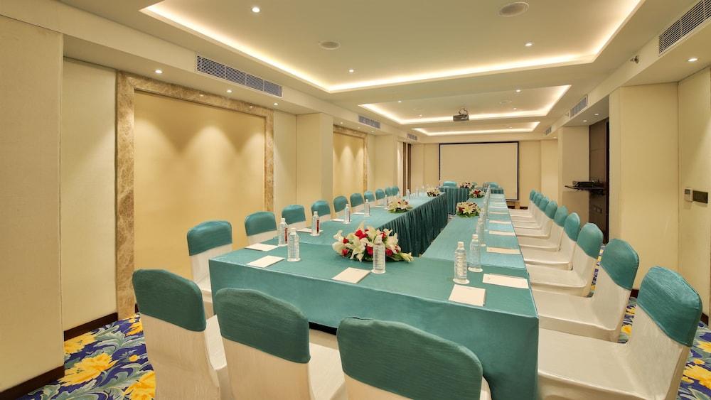 Golden Tulip Essential Jaipur Hotel Bagian luar foto