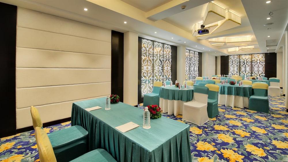 Golden Tulip Essential Jaipur Hotel Bagian luar foto