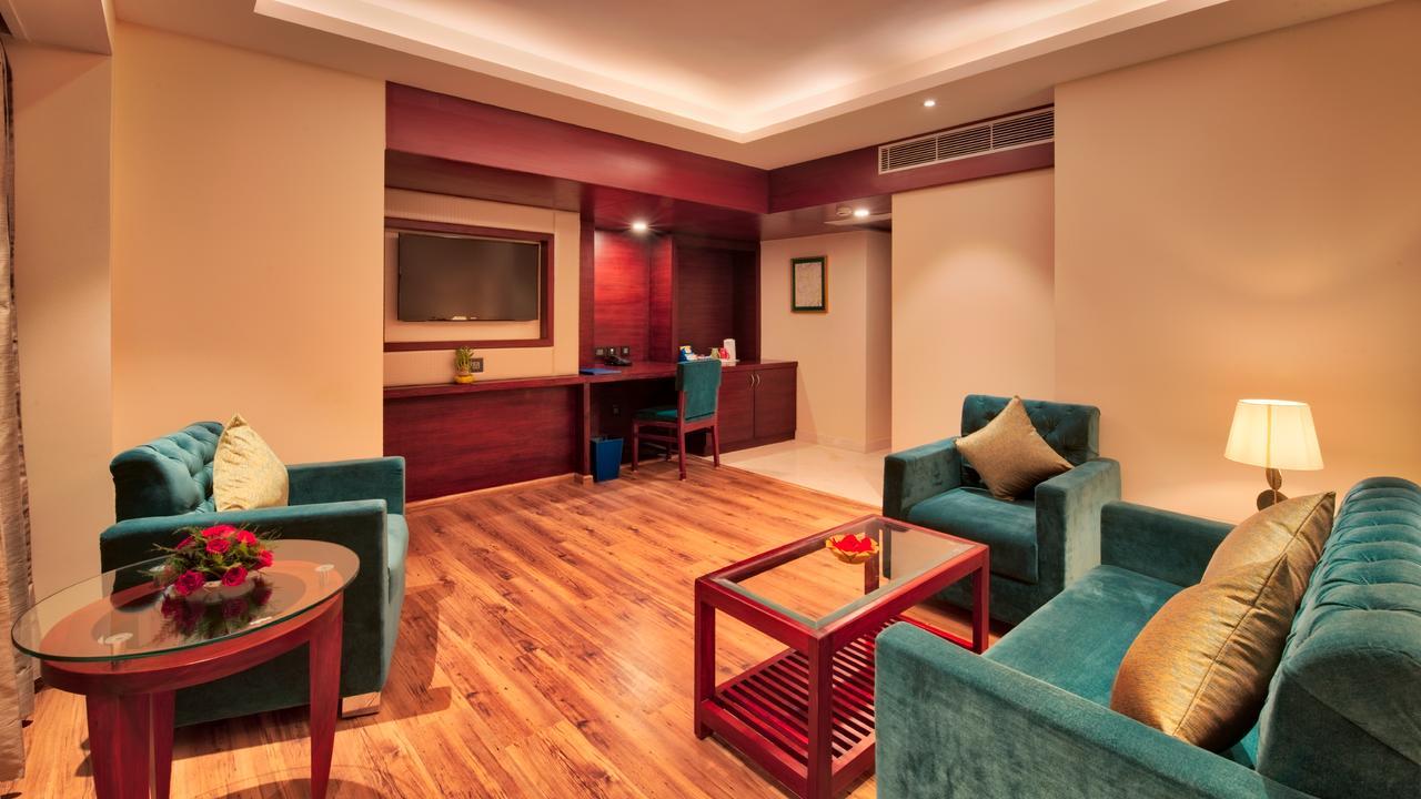 Golden Tulip Essential Jaipur Hotel Bagian luar foto