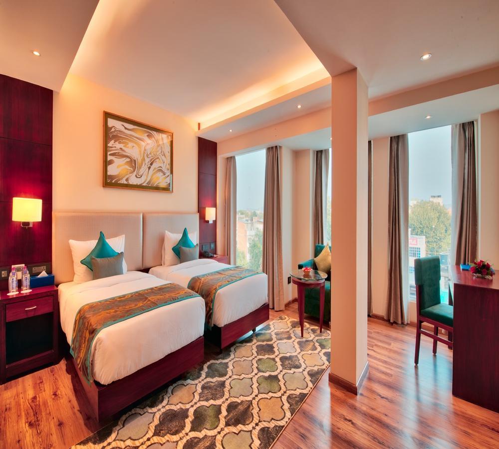 Golden Tulip Essential Jaipur Hotel Bagian luar foto