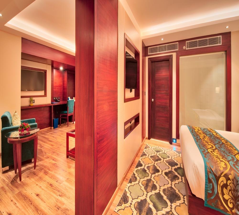 Golden Tulip Essential Jaipur Hotel Bagian luar foto