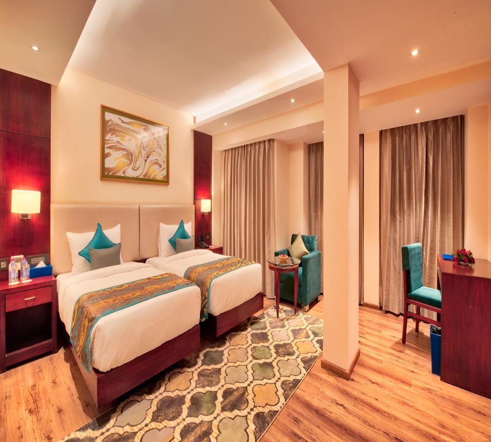 Golden Tulip Essential Jaipur Hotel Bagian luar foto