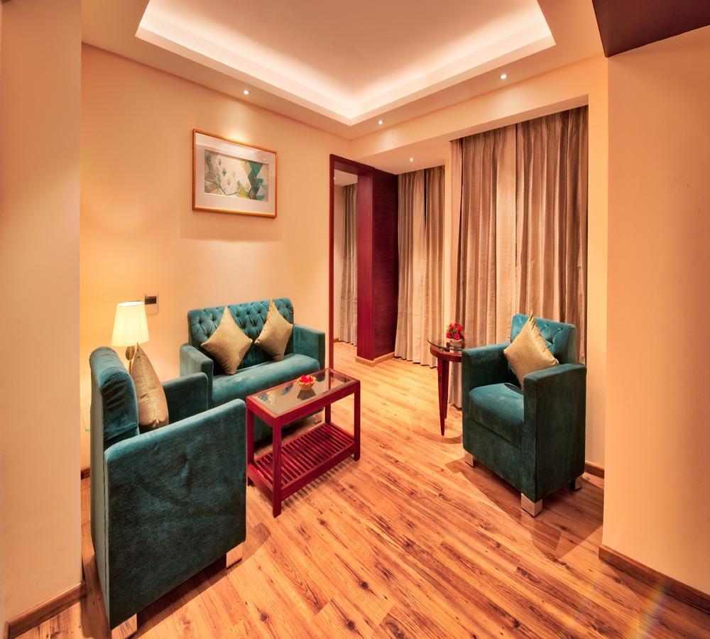 Golden Tulip Essential Jaipur Hotel Bagian luar foto