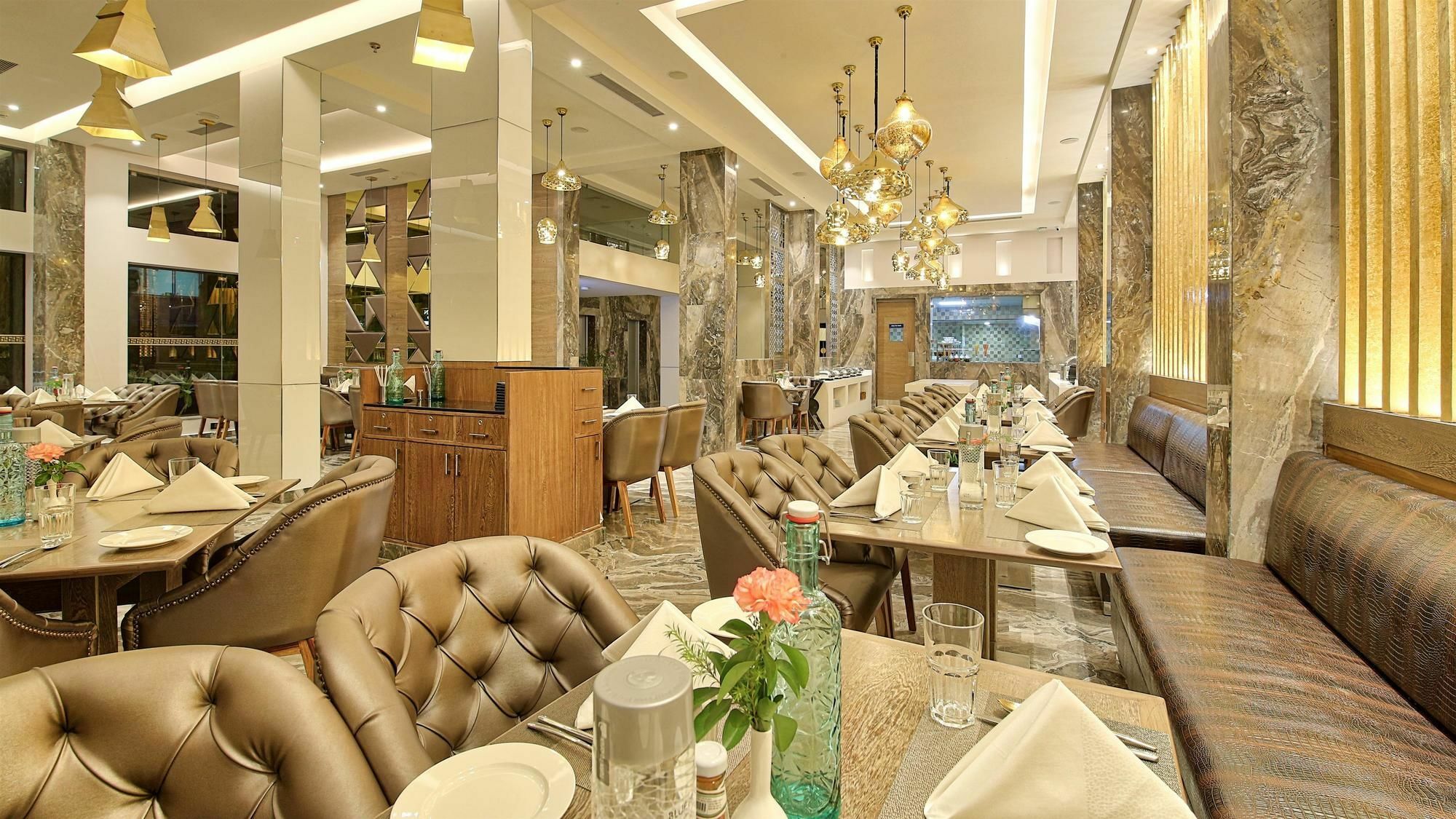 Golden Tulip Essential Jaipur Hotel Bagian luar foto