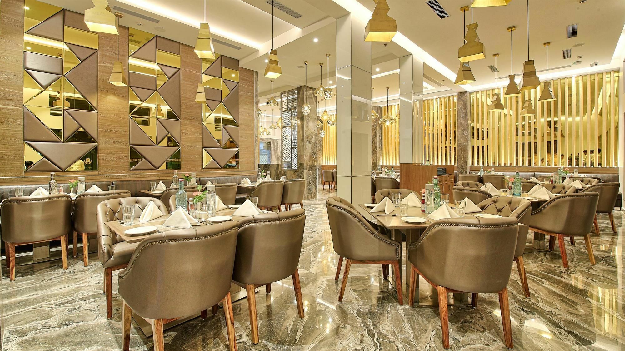 Golden Tulip Essential Jaipur Hotel Bagian luar foto