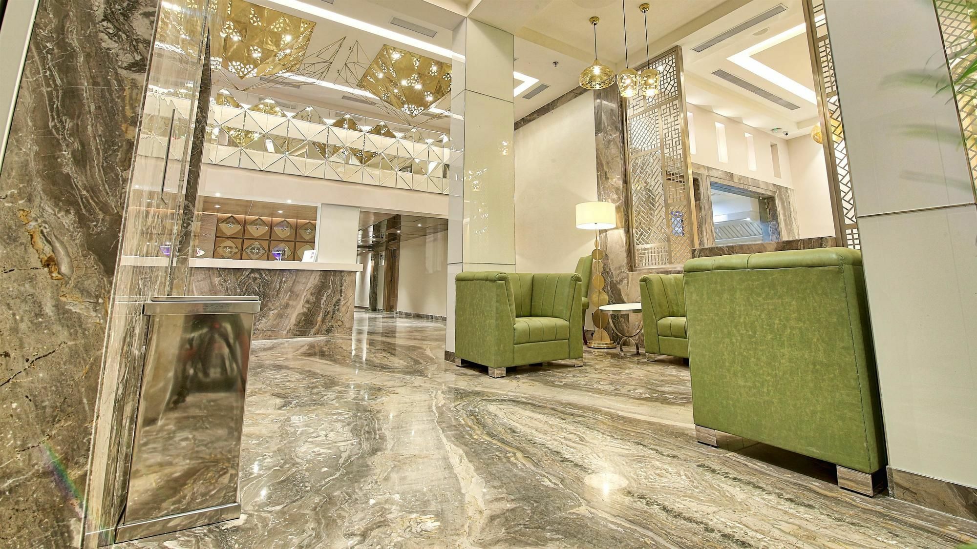 Golden Tulip Essential Jaipur Hotel Bagian luar foto
