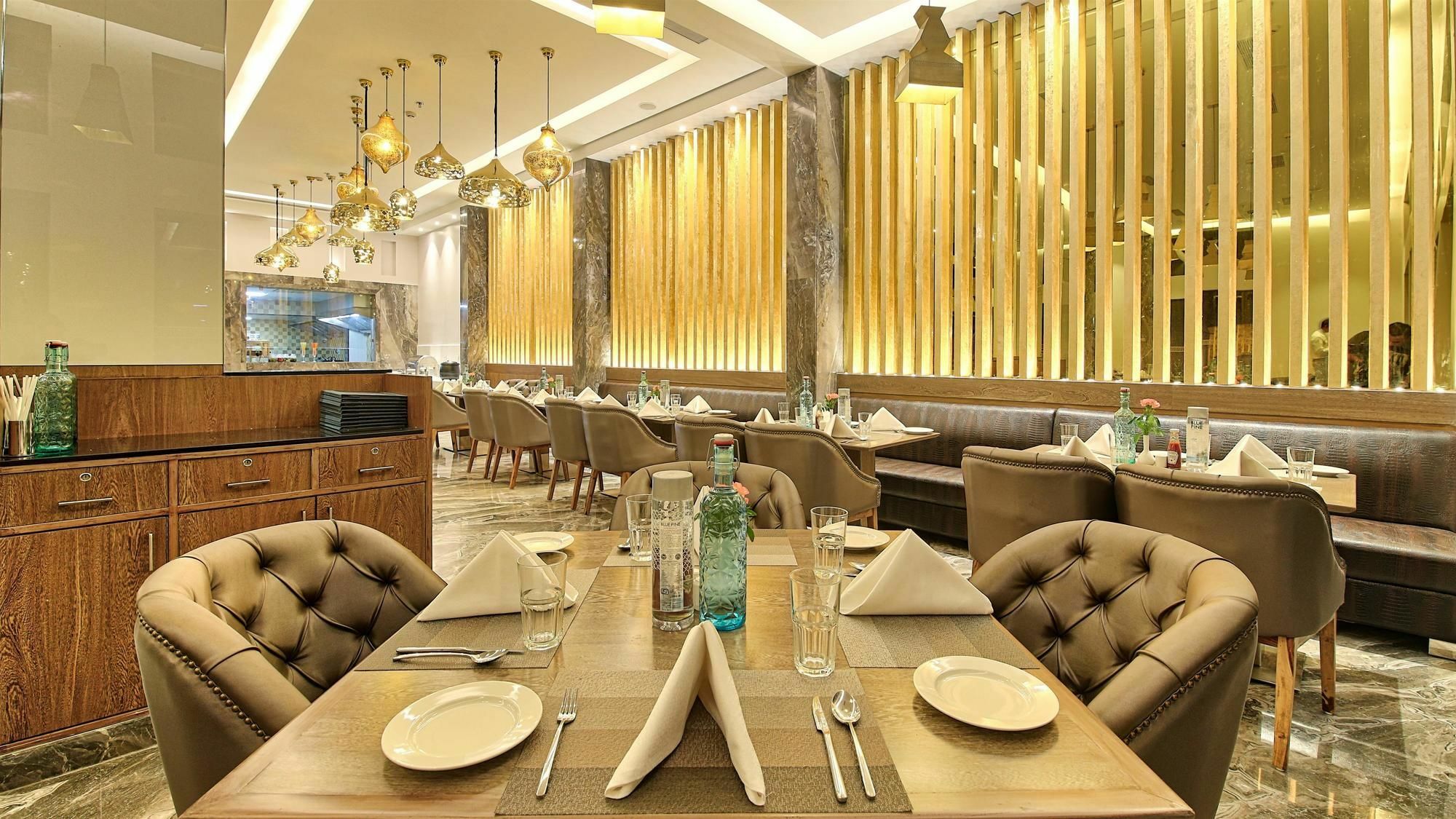Golden Tulip Essential Jaipur Hotel Bagian luar foto