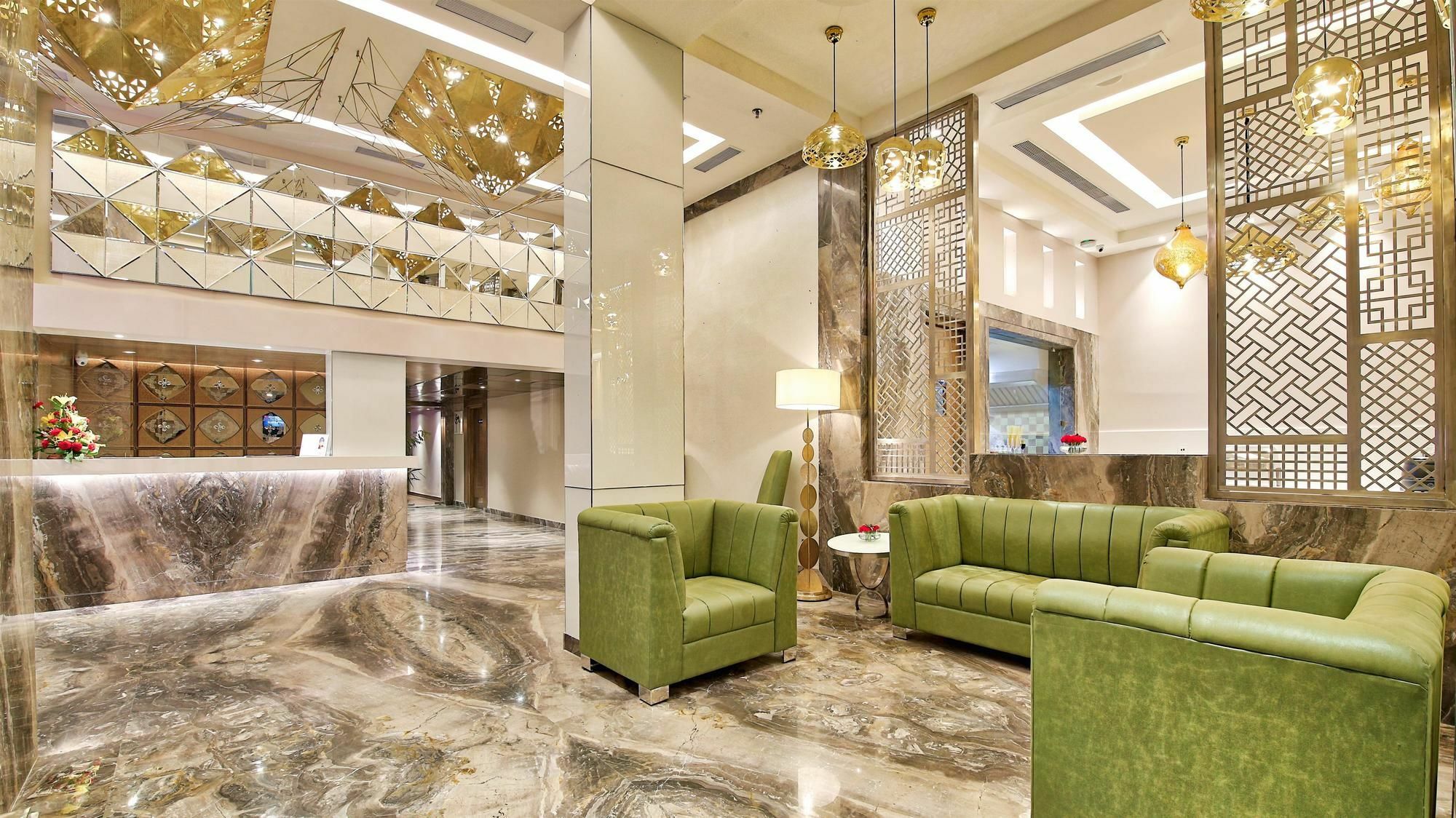 Golden Tulip Essential Jaipur Hotel Bagian luar foto
